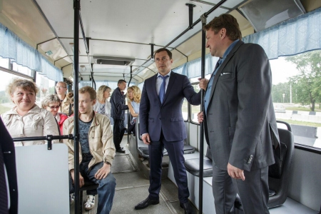 2106_trolley.jpg 2106_trolley.jpg