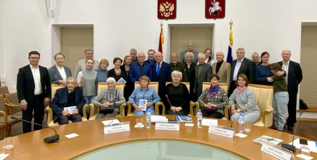 общее фото литклуб 23.10.2024 мдн фото Уточкина В..jpg