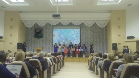 2809den_doshkol_nogo_rabotnika.jpg