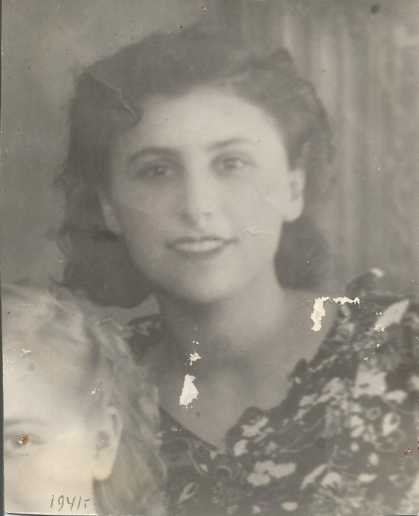 фото мама 1941.jpg