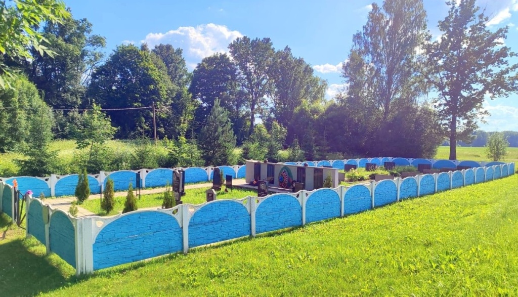 Фото братской могилы Погостище.jpg