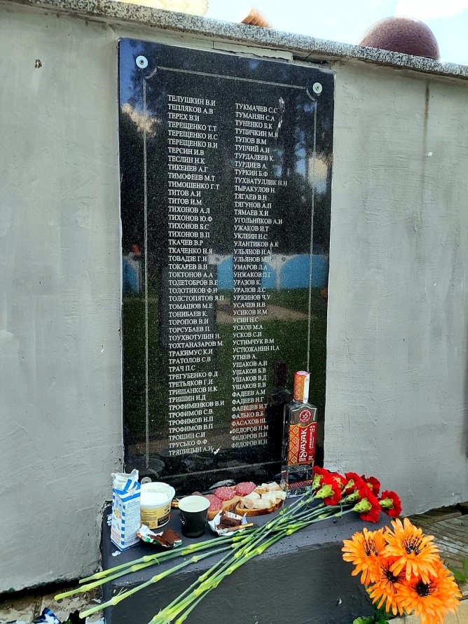 Фото братской могилы Погостище 1 надпись.jpg